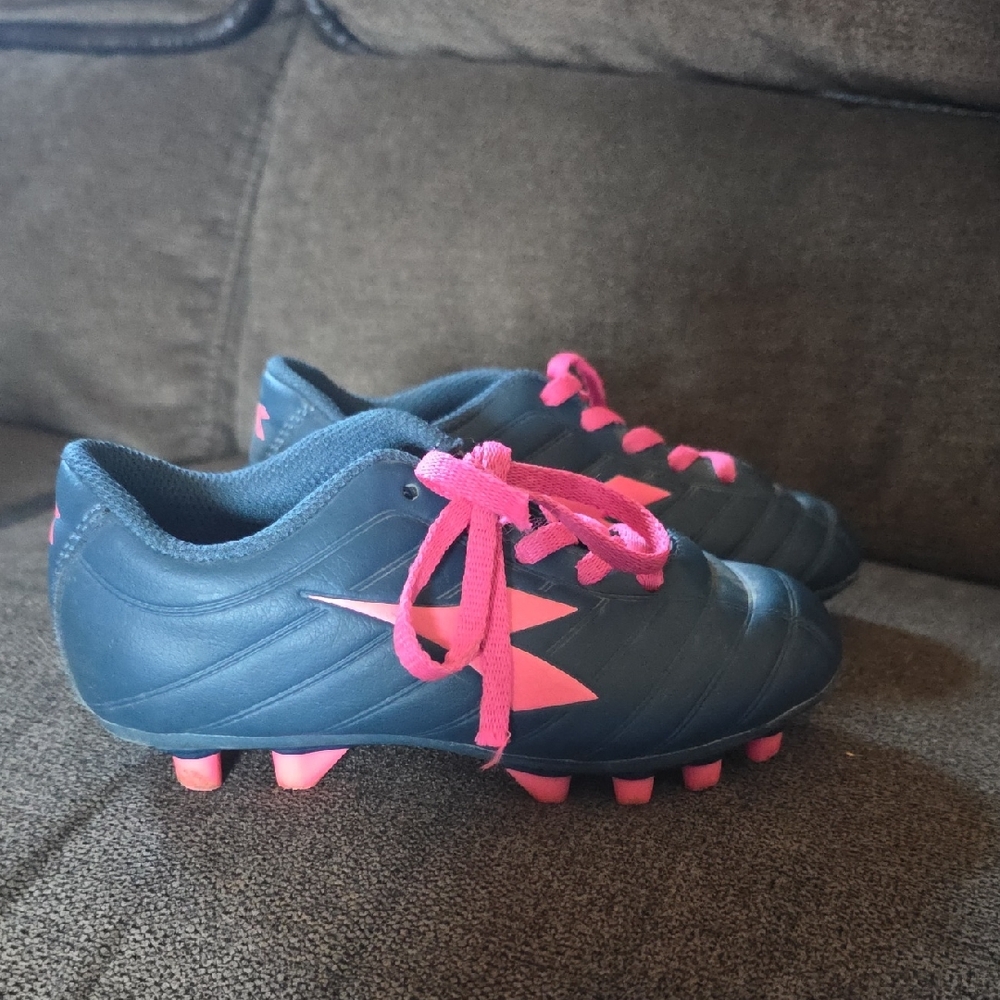 Diadora Youth Black and Pink Sports Cleats